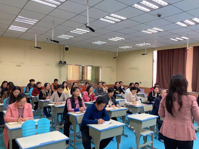 新時代呼喚“心”教育 勸學(xué)里小學(xué)開展教師心理健康教育專題培訓(xùn)