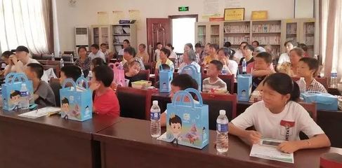 親子溝通從心開始 縣心理咨詢協(xié)會(huì)走進(jìn)景潭村開展家庭教育專題講座